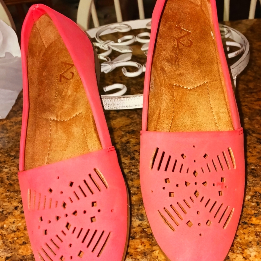 A2 by Aerosoles Trend right slide on shoes. Coral in color.